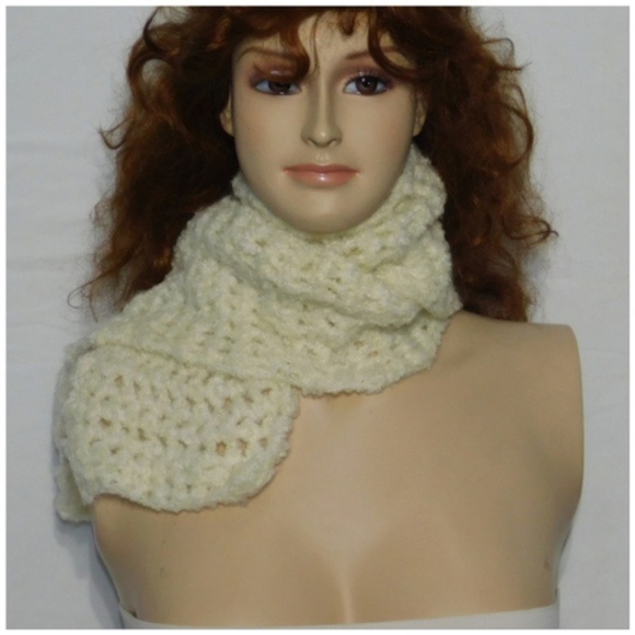 Scarf, multiple wrap around styles. Knit, soft - Picture 3 of 8